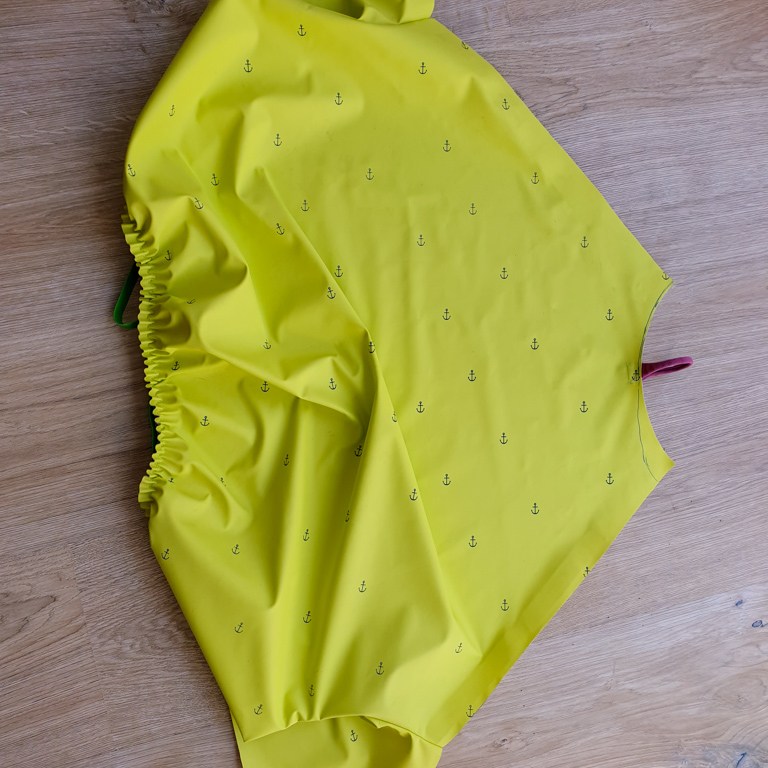 Der Latz vom Regenreitrock